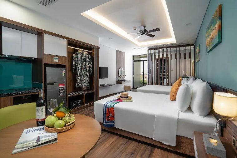 Studio Triple Room with Balcony City View